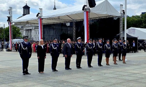Na zdjęciu widoczne są osoby, które otrzymywały odznaczenia w trakcie Centralnych Obchodów Święta Policji.