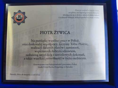 Na zdjęciu widoczna jest pamiątkowa tabliczka
